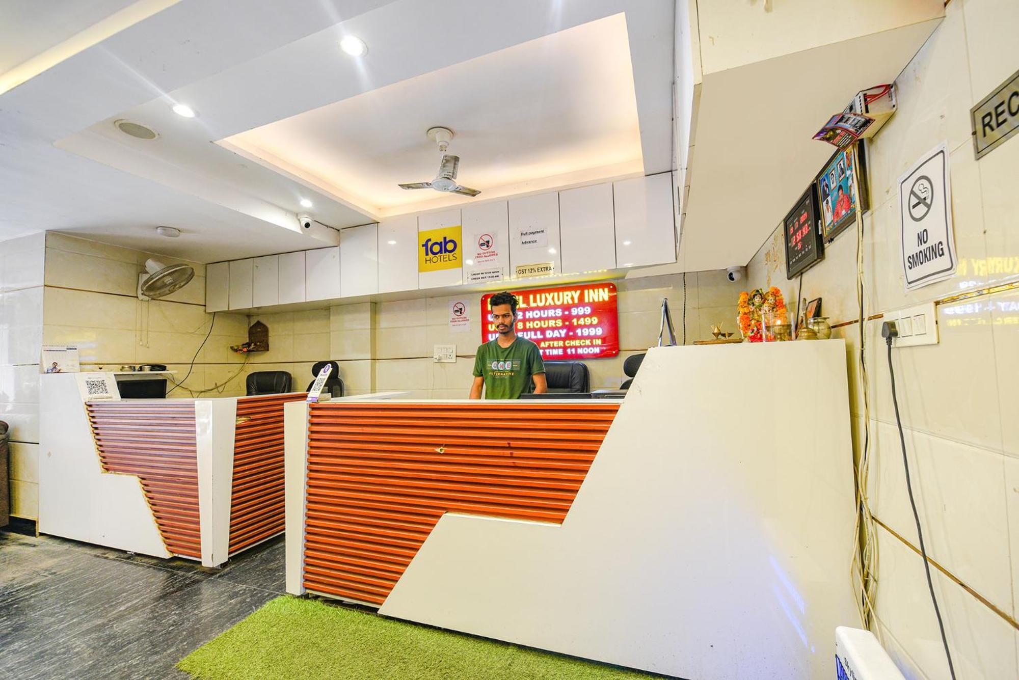 Fabhotel Luxury Inn Near Adarsh Nagar Metro Delhi  Ngoại thất bức ảnh