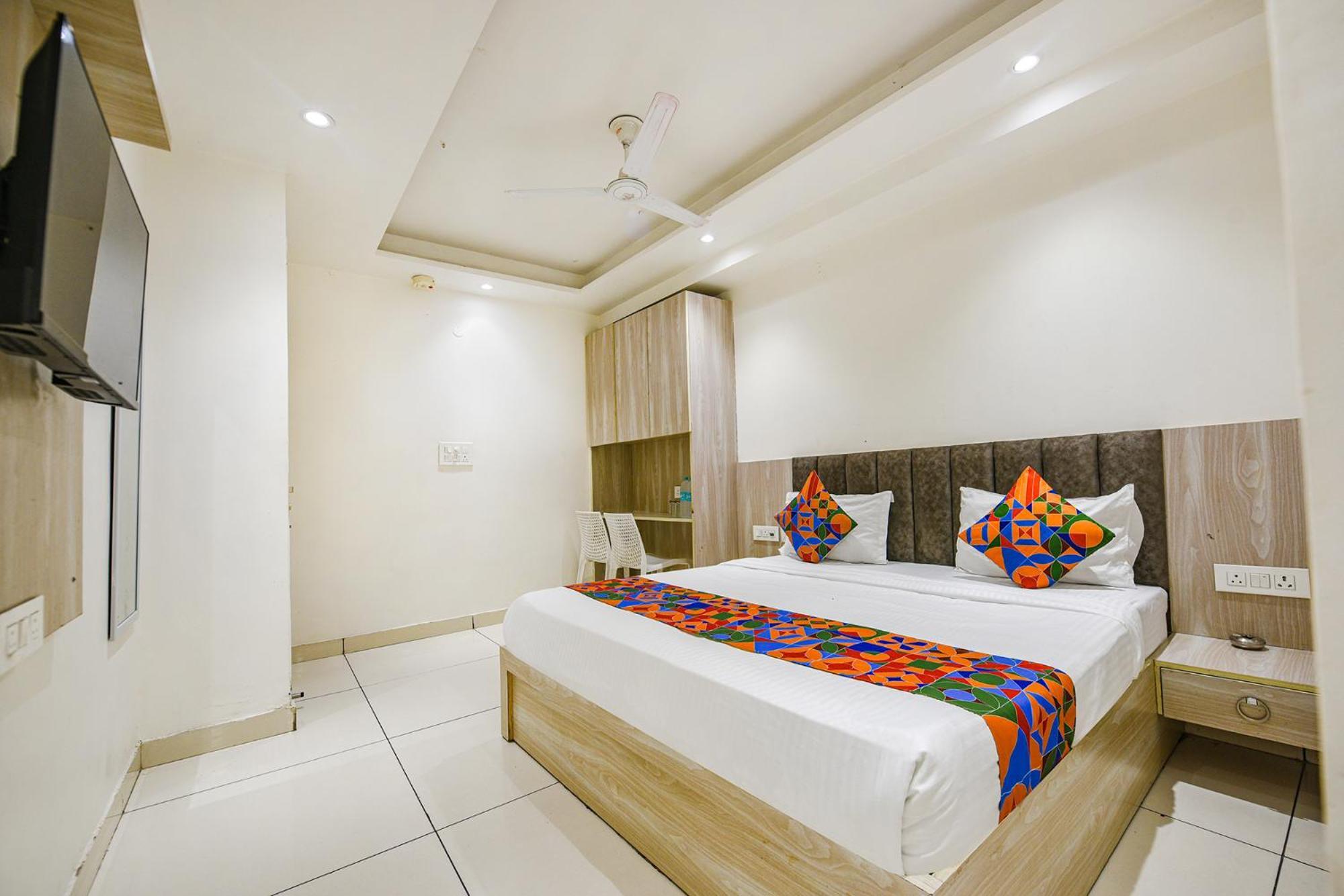 Fabhotel Luxury Inn Near Adarsh Nagar Metro Delhi  Ngoại thất bức ảnh
