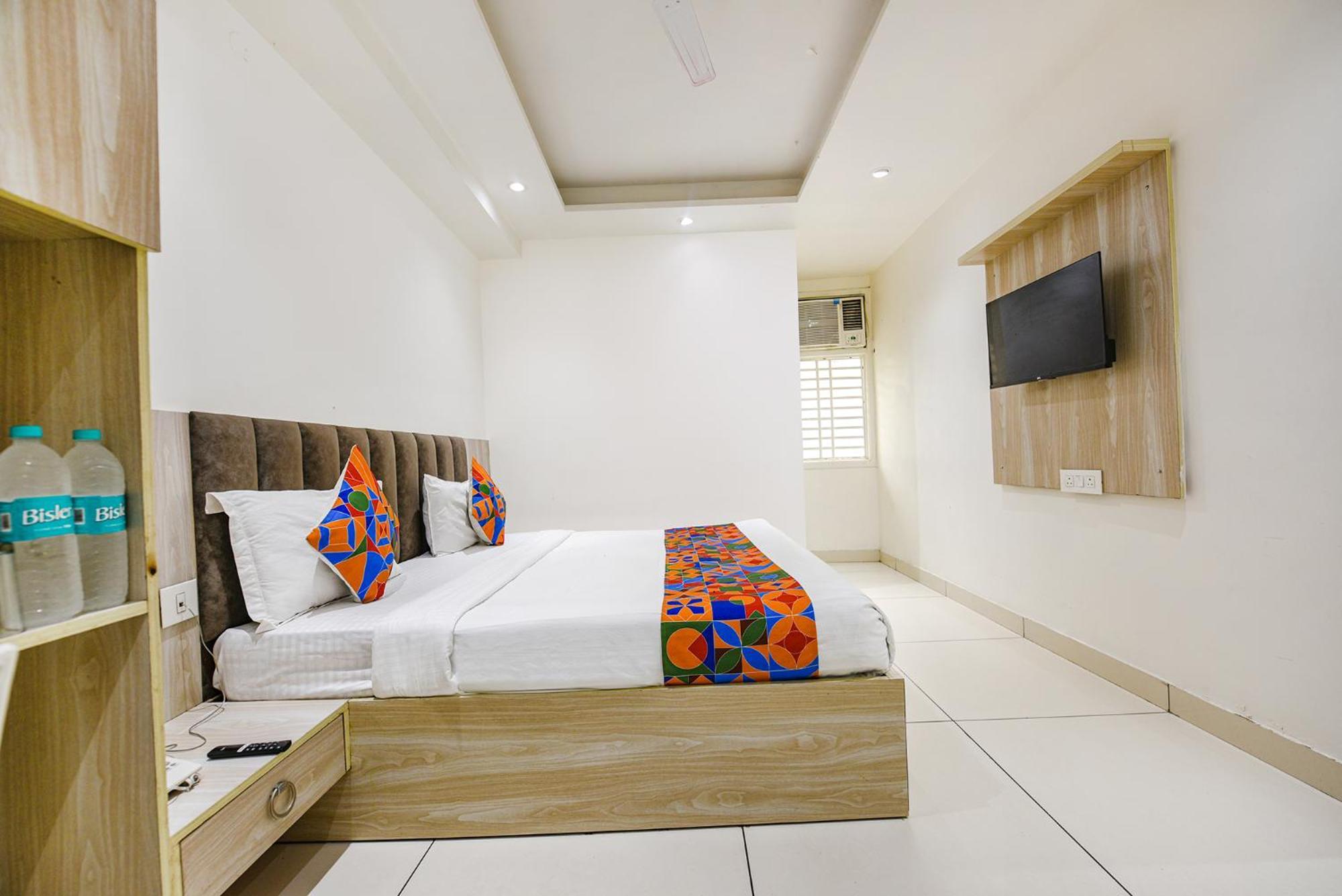 Fabhotel Luxury Inn Near Adarsh Nagar Metro Delhi  Ngoại thất bức ảnh