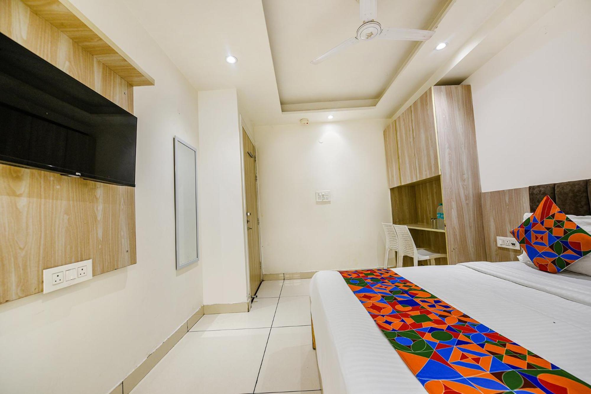 Fabhotel Luxury Inn Near Adarsh Nagar Metro Delhi  Ngoại thất bức ảnh