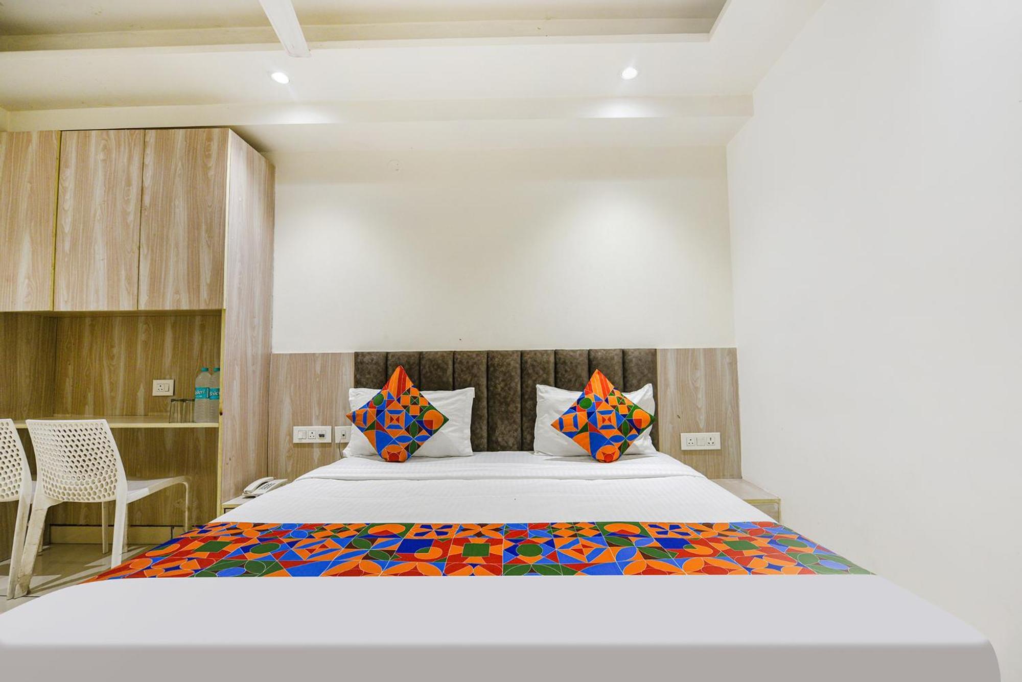 Fabhotel Luxury Inn Near Adarsh Nagar Metro Delhi  Ngoại thất bức ảnh